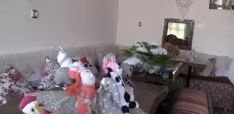 Bmmyk: Gönüllülerin elinde çoraplar ve keçeler sığınmacı çocuklar için oyuncağa dönüşüyor Bmmyk: Gönüllülerin elinde çoraplar ve keçeler sığınmacı çocuklar için oyuncağa dönüşüyor