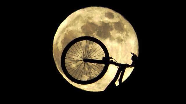 Görüntüler büyülüyor! Süper Çiçek Kanlı Ay bu gece Türkiye semalarında