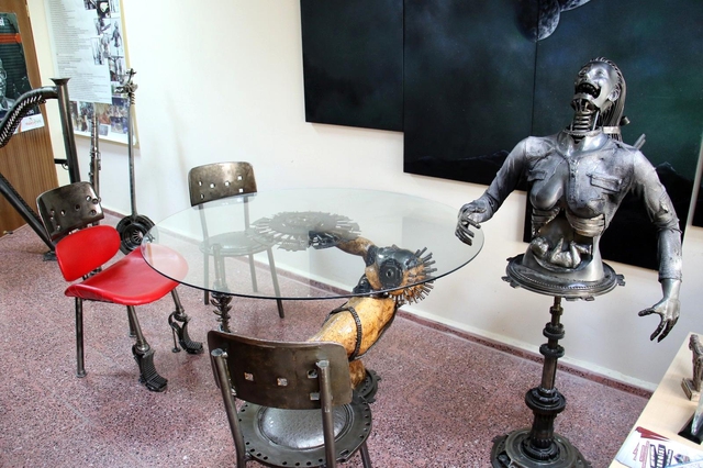 Her atık çöp değil, metali sanata çeviren 'Demir Adam' Her atık çöp değil, metali sanata çeviren 'Demir Adam'