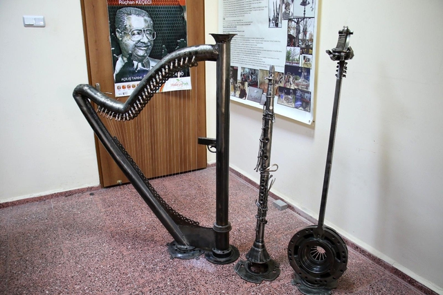 Her atık çöp değil, metali sanata çeviren 'Demir Adam' Her atık çöp değil, metali sanata çeviren 'Demir Adam'