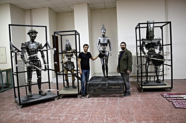 Her atık çöp değil, metali sanata çeviren 'Demir Adam' Her atık çöp değil, metali sanata çeviren 'Demir Adam'