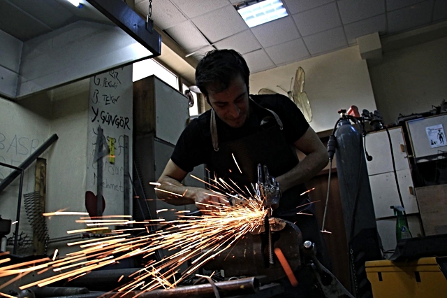 Her atık çöp değil, metali sanata çeviren 'Demir Adam' Her atık çöp değil, metali sanata çeviren 'Demir Adam'