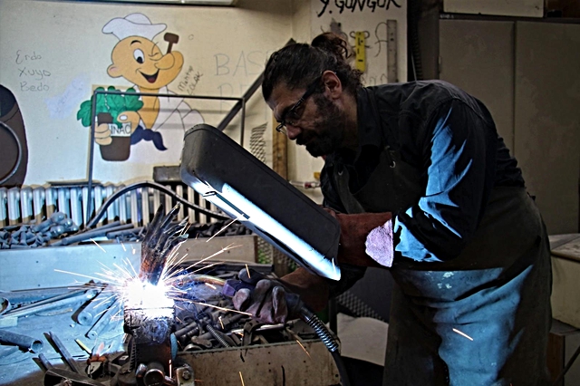Her atık çöp değil, metali sanata çeviren 'Demir Adam' Her atık çöp değil, metali sanata çeviren 'Demir Adam'