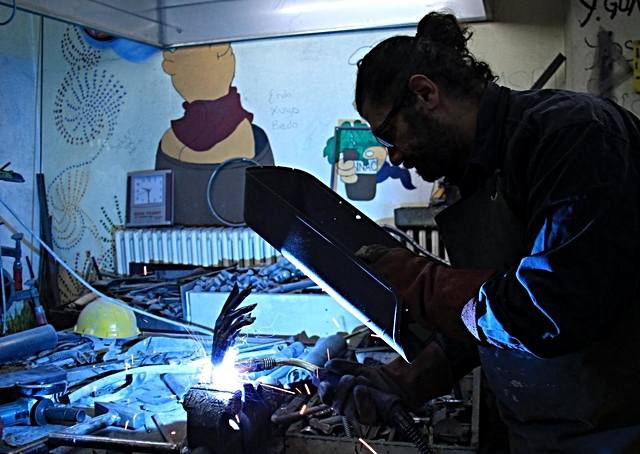 Her atık çöp değil, metali sanata çeviren 'Demir Adam' Her atık çöp değil, metali sanata çeviren 'Demir Adam'