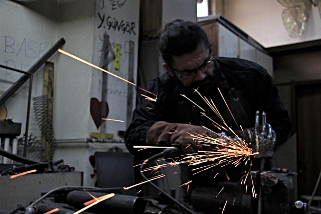 Her atık çöp değil, metali sanata çeviren 'Demir Adam' Her atık çöp değil, metali sanata çeviren 'Demir Adam'