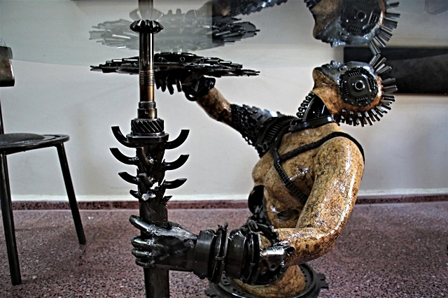 Her atık çöp değil, metali sanata çeviren 'Demir Adam' Her atık çöp değil, metali sanata çeviren 'Demir Adam'