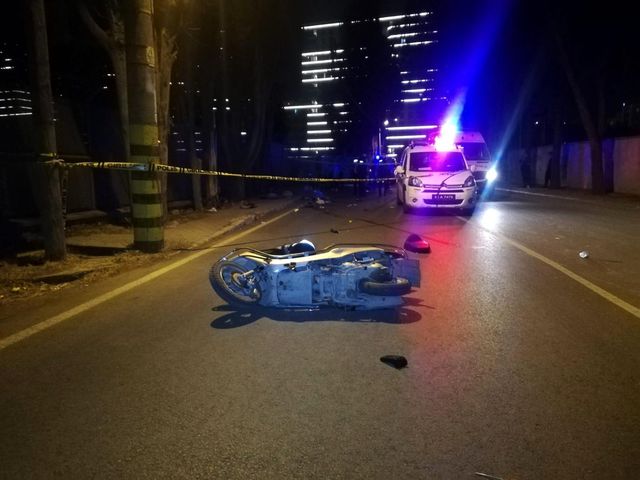 Beton mantar dubaya çarpan motosikletin sürücüsü öldü