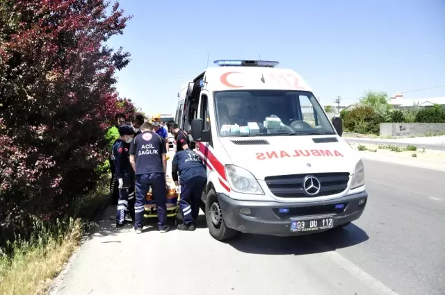 Karı koca çift şarampole devrilen otomobilde yaralandı Karı koca çift şarampole devrilen otomobilde yaralandı
