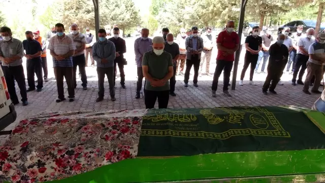 Kazada ölen babaanne ile 2 torunu yan yana toprağa verildi