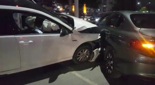 'KIRMIZI IŞIK' İHLALİNDE 2 OTOMOBİL ÇARPIŞTI 3 YARALI 'KIRMIZI IŞIK' İHLALİNDE 2 OTOMOBİL ÇARPIŞTI 3 YARALI