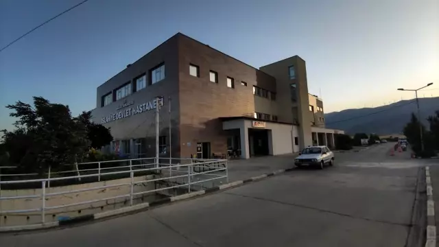 Kontrolden çıkan araç şarampole devrildi: 4 yaralı