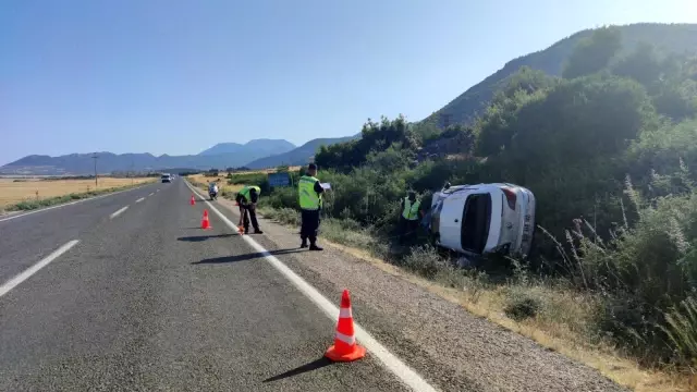Kontrolden çıkan araç şarampole devrildi: 4 yaralı