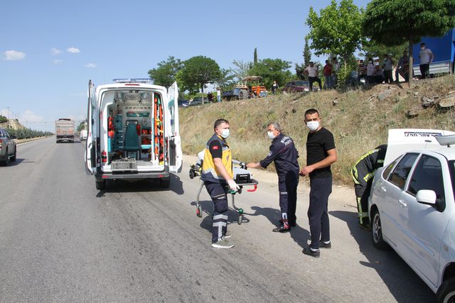Son dakika haber! 3 aracın karıştığı trafik kazasında 1'i çocuk 3 kişi yaralandı