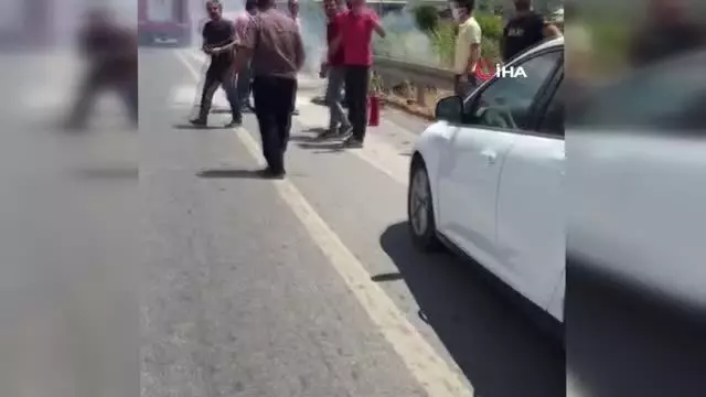 Mersin'de alevler arasında kalan araçtan yanarak çıkan sürücü öldü Mersin'de alevler arasında kalan araçtan yanarak çıkan sürücü öldü