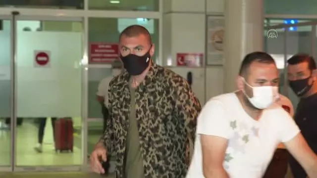 Fransa'da şampiyonluğa ulaşan Türk futbolcular, milli takım kampı için Antalya'ya geldi Fransa'da şampiyonluğa ulaşan Türk futbolcular, milli takım kampı için Antalya'ya geldi