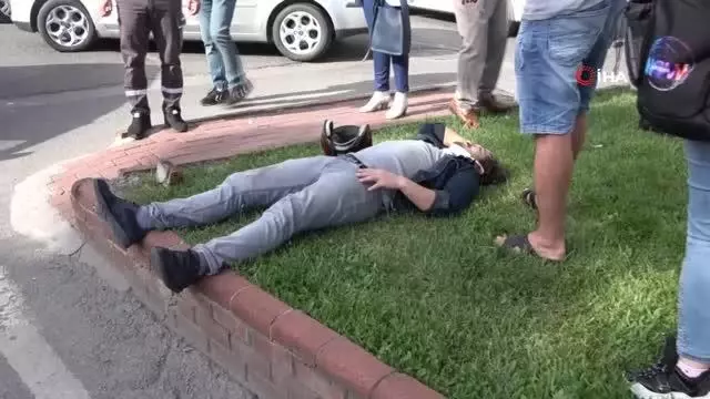 Motosiklet ile ticari taksi kafa kafaya çarpıştı