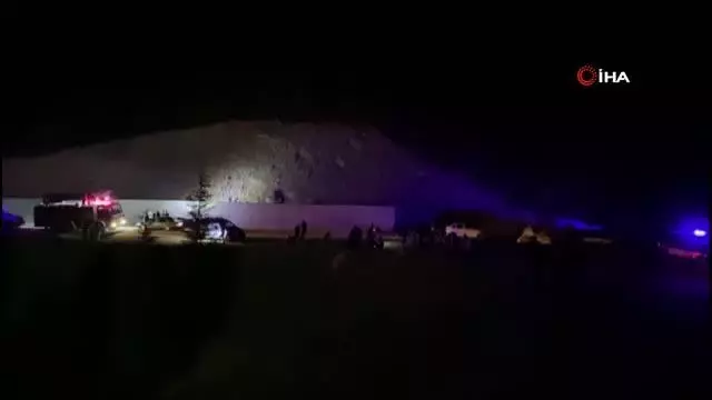 Otomobil 100 metrelik uçurumdan aşağı düştü: 1 ölü, 4 yaralı Otomobil 100 metrelik uçurumdan aşağı düştü: 1 ölü, 4 yaralı