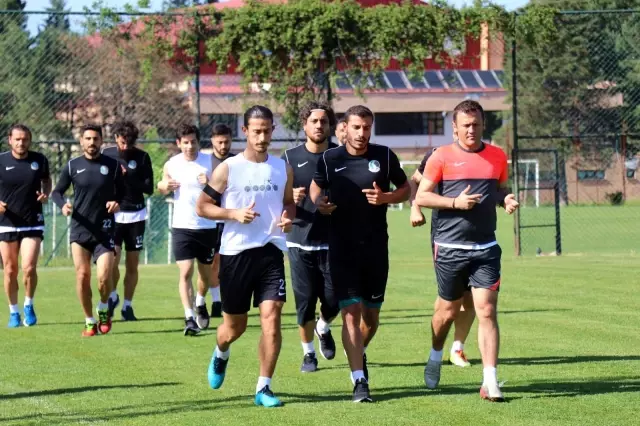 Sakaryaspor 1. Lig özlemine ezeli karşılaşmada son vermek istiyor Sakaryaspor 1. Lig özlemine ezeli karşılaşmada son vermek istiyor