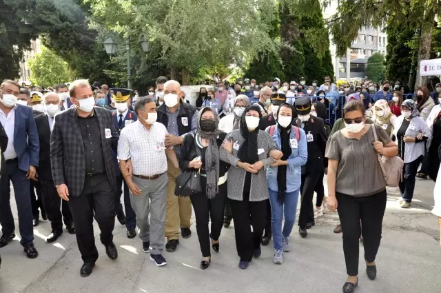 Şehit Onbaşı Caner Ülüğ gözyaşlarıyla son yolculuğuna uğurlandı