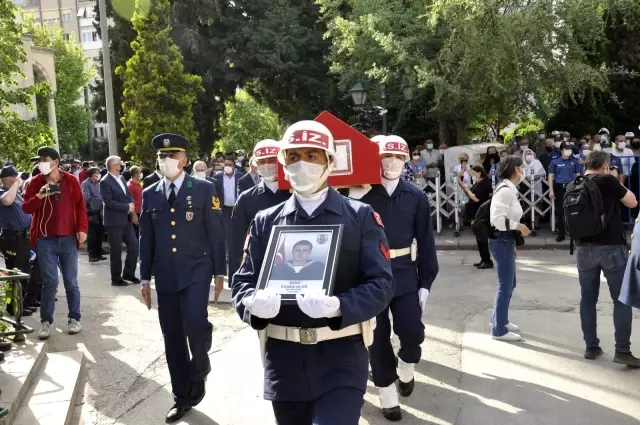 Şehit Onbaşı Caner Ülüğ gözyaşlarıyla son yolculuğuna uğurlandı