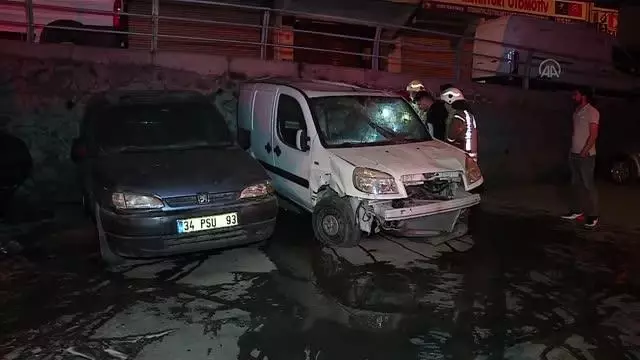 Şişli'de park halindeki iki araçta çıkan yangın söndürüldü Şişli'de park halindeki iki araçta çıkan yangın söndürüldü