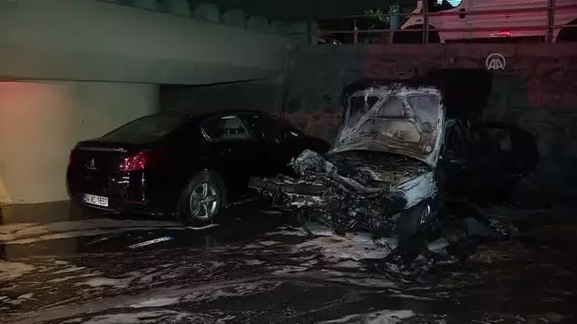 Şişli'de park halindeki iki araçta çıkan yangın söndürüldü