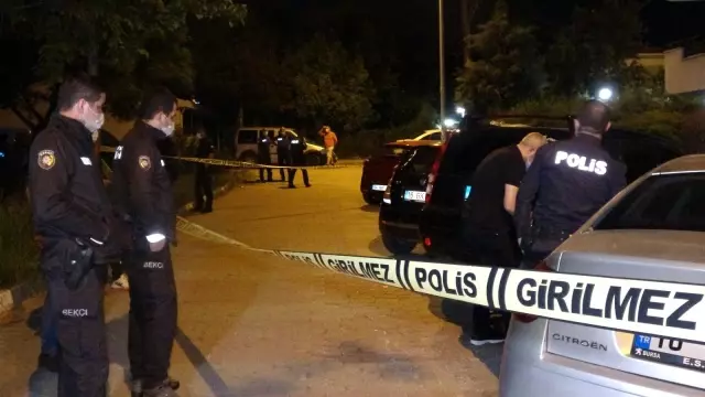 Tartıştığı sevgilisine dehşeti yaşattı...Sevgilisini ve arkadaşını evinin önünde kurşun yağmuruna tuttu Tartıştığı sevgilisine dehşeti yaşattı...Sevgilisini ve arkadaşını evinin önünde kurşun yağmuruna tuttu
