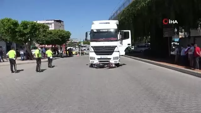 Tırın altında kalan elektrikli bisiklet sürücüsü hayatını kaybetti Tırın altında kalan elektrikli bisiklet sürücüsü hayatını kaybetti