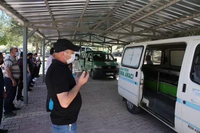 Kazada ölen babaanne ile 2 torunu yan yana toprağa verildi