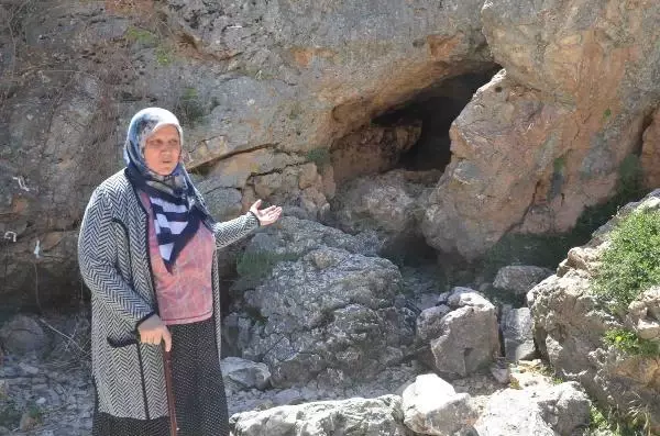 TOROSLARIN ETEĞİNDEKİ İVRİZ ÇAYI'NA BU YIL KAYNAĞINDAN SU AKMADI