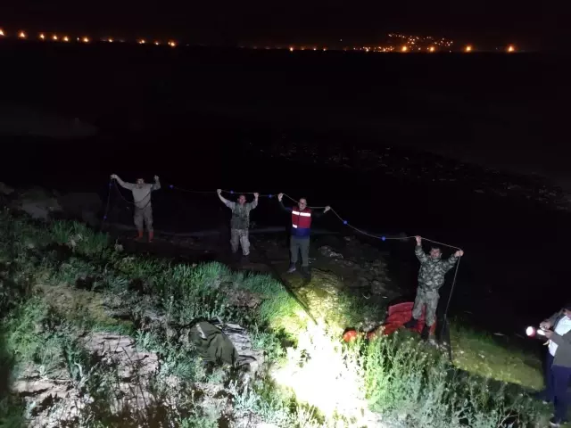 Van Gölü'nde kaçak avlanan 16 bin 200 ton inci kefali ele geçildi Van Gölü'nde kaçak avlanan 16 bin 200 ton inci kefali ele geçildi