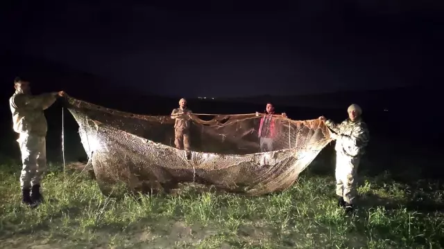 Van Gölü'nde kaçak avlanan 16 bin 200 ton inci kefali ele geçildi Van Gölü'nde kaçak avlanan 16 bin 200 ton inci kefali ele geçildi