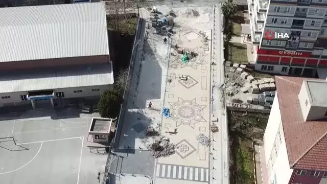 Açık hava galerisi gibi cadde