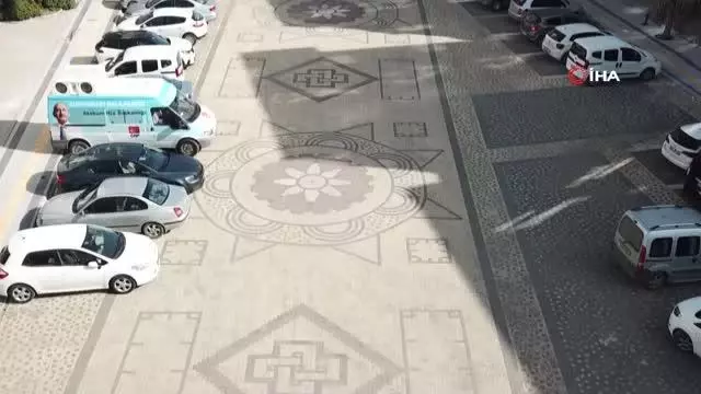 Açık hava galerisi gibi cadde