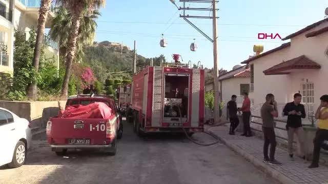 ALANYA KALESİ YAMACINDAKİ ORMANLIK ALANDA ÇIKAN YANGIN KORKUTTU ALANYA KALESİ YAMACINDAKİ ORMANLIK ALANDA ÇIKAN YANGIN KORKUTTU