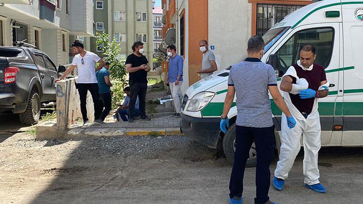Apartmanın bodrum katındaki sandık içinde, bir kadına ait cansız beden bulundu