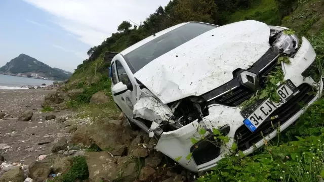 Freni boşalan otomobil uçurumdan yuvarlandı