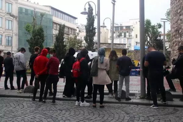 GALATA KULESİ'NDEN DÜŞEN 20 YAŞINDAKİ KADIN HAYATINI KAYBETTİ