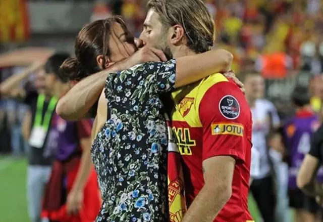 G.Saray'ın yeni yengesinden olay paylaşım! Ebru Şancı, Alpaslan'ı öpücüklere boğdu G.Saray'ın yeni yengesinden olay paylaşım! Ebru Şancı, Alpaslan'ı öpücüklere boğdu