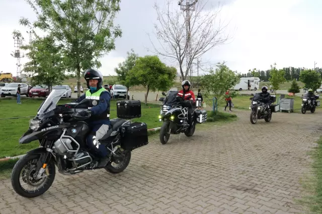 İnci kefali göçünü izlemek için motosikletleriyle kilometrelerce yol katettiler İnci kefali göçünü izlemek için motosikletleriyle kilometrelerce yol katettiler
