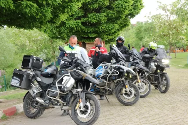 İnci kefali göçünü izlemek için motosikletleriyle kilometrelerce yol katettiler İnci kefali göçünü izlemek için motosikletleriyle kilometrelerce yol katettiler