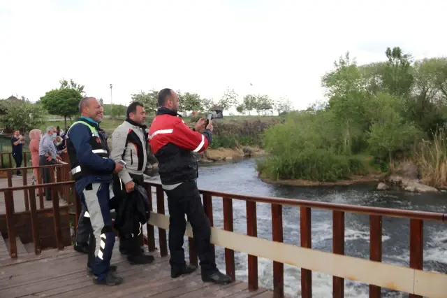 İnci kefali göçünü izlemek için motosikletleriyle kilometrelerce yol katettiler İnci kefali göçünü izlemek için motosikletleriyle kilometrelerce yol katettiler