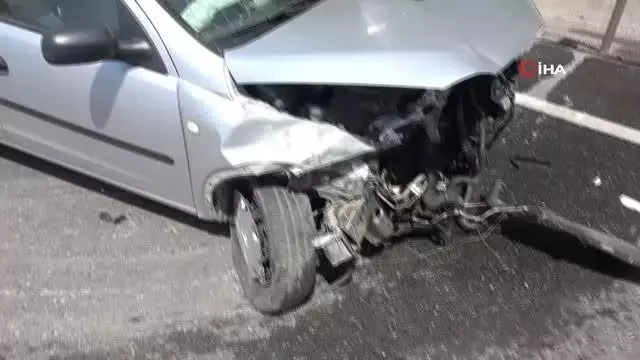 Kadın sürücü aracıyla bariyerlere çarparak yaralandı