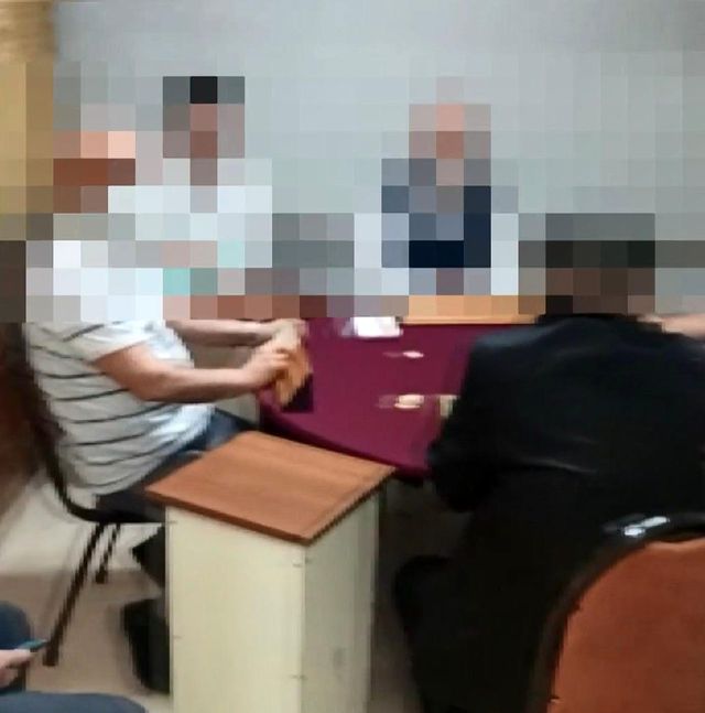 kahvehanede okey partisi yapan 14 kisi sucust 2 14159714 o