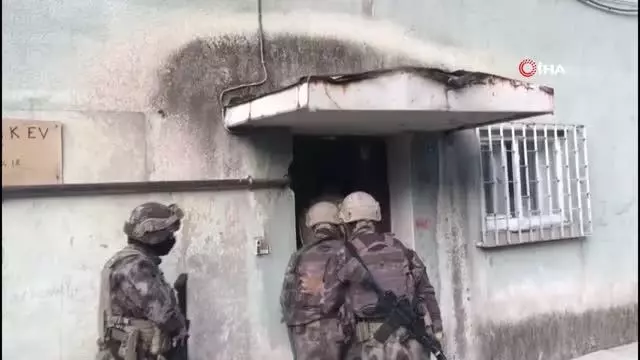 Kars'ta terör operasyonu zanlıları adliyeye sevk edildi Kars'ta terör operasyonu zanlıları adliyeye sevk edildi