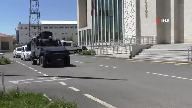 Kars'ta terör operasyonu zanlıları adliyeye sevk edildi Kars'ta terör operasyonu zanlıları adliyeye sevk edildi