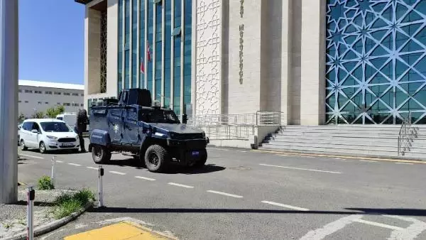 Son dakika haberi! KARS VE ADANA'DA TERÖR OPERASYONUNDA GÖZALTINA ALINAN 3 KİŞİ ADLİYEDE
