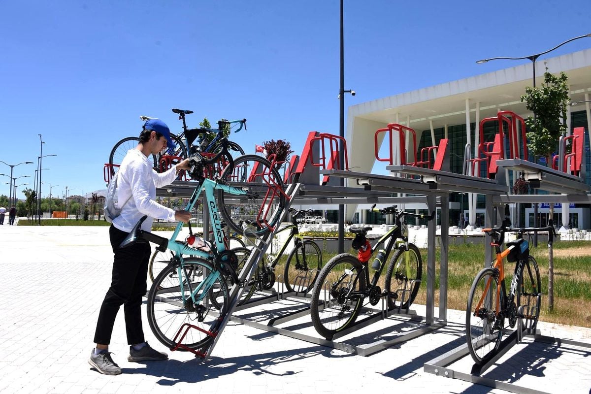 Konya Büyükşehir'den iki katlı yeni nesil bisiklet parkı
