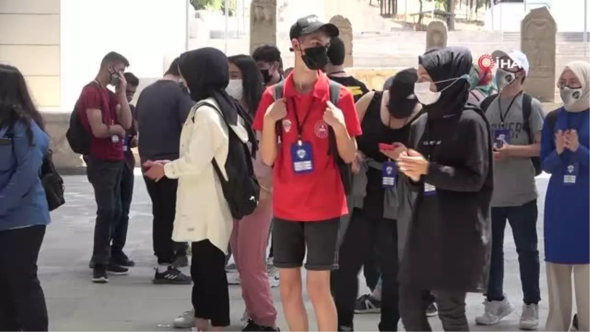 Öğrenciler 'Yarın Çok Genç Olacak' projesi kapsamında Gaziantep'i gezdi