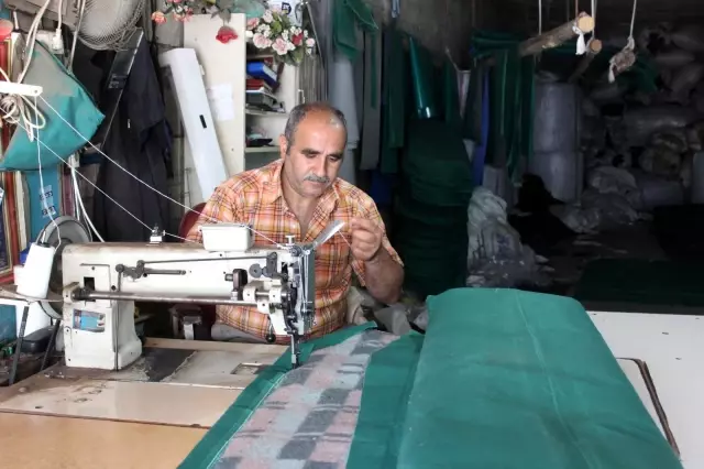 Ölmeye yüz tutmuş baba mesleğini 30 yıldır ayakta tutmaya çalışıyor Ölmeye yüz tutmuş baba mesleğini 30 yıldır ayakta tutmaya çalışıyor